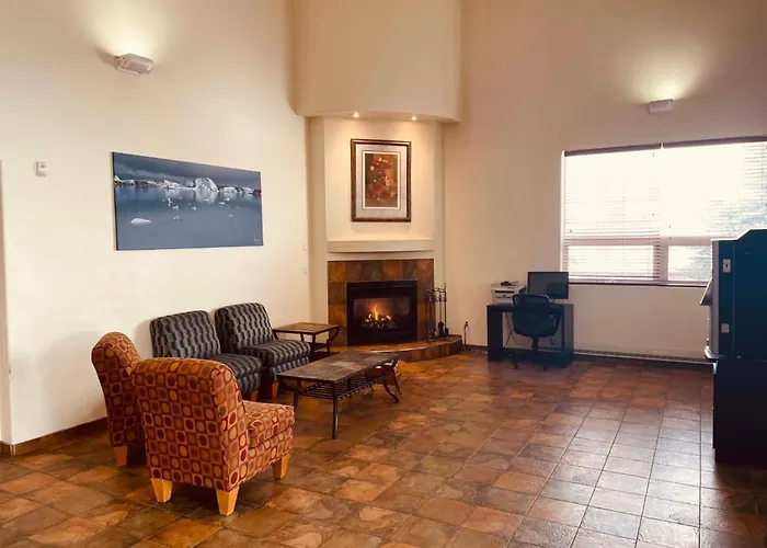 Aurora Park Inn & Suites