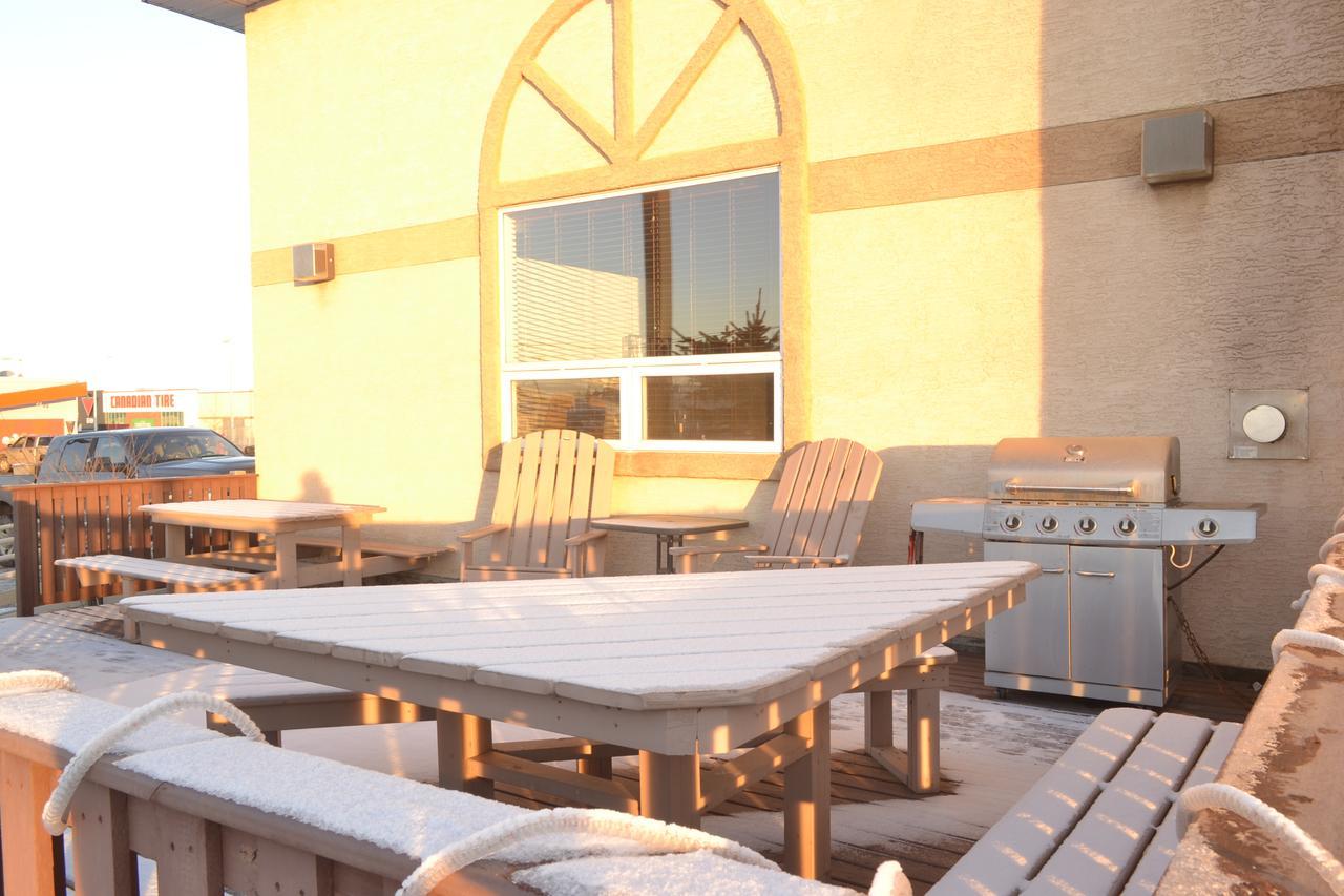 Hotel Aurora Park & Dawson Creek