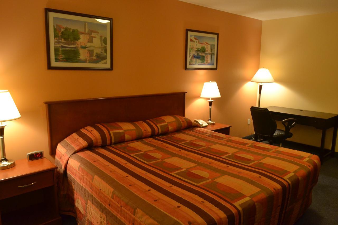 Hotel Aurora Park & Dawson Creek